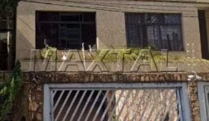 Sobrado no Jardim São Paulo com 3 suítes, 5 vagas de garagem, 275m², próximo ao metrô.