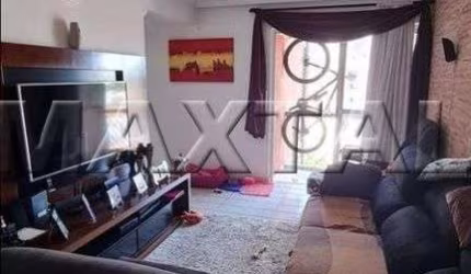 Apartamento à venda de 80m², com 2 dormitórios, 1 suíte e 2 vagas, na  Vila Aurora.