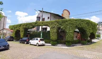 Sobrado à venda no Lauzanne Paulista de 350m², com 5 suítes, 6 vagas e churrasqueira.