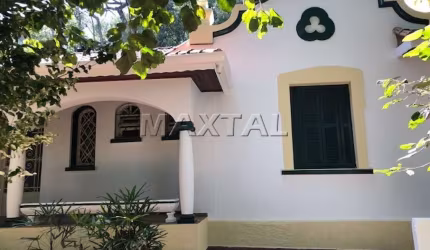 Casa à venda no Horto Florestal, de 300m², 5 dormitórios e 3 banheiros.