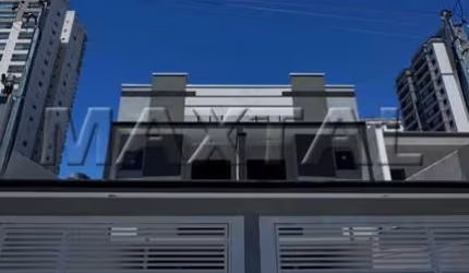 Sobrado à venda no Santa Teresinha, com 3 suites, 2 vagas  e área gourmet com churrasqueira.