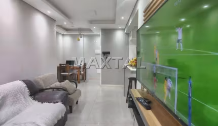 Apartamento à venda na Vila Aurora com 2 dormitórios, sendo um suíte com armários.