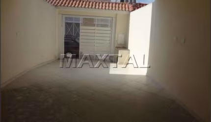 Casa Assobradada de 216 m², 3 suítes 1 lavabo, cozinha, quintal e 2 vagas de garagem.