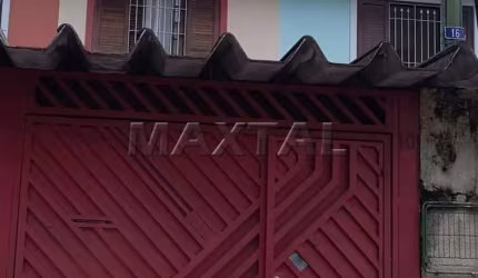Sobrado à venda de 81m² com 2 dormitórios, sacada, quintal e 1 vaga, na Vila Nova Mazzei.