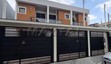 Sobrados novos à venda com 110m², sendo 3 dormitórios e 1 suíte, com 2 vagas.