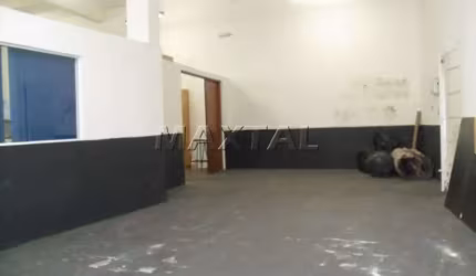 Prédio com 900 metros de área, piso porcelanato,12 banheiros ,vagas para 6 carros