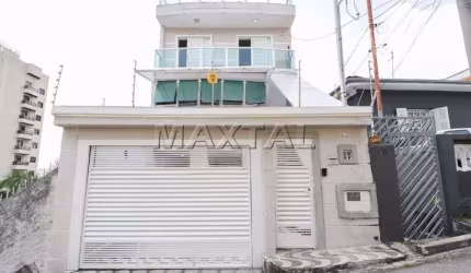 Casa para locação de 208m², com 3 quartos e 4 vagas de garagem, na Vila Ester.