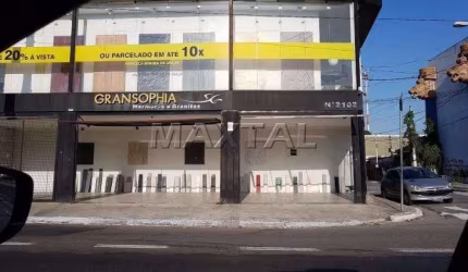 Ponto comercial para locação, de 360m² e 1  banheiro, em localização privilegiada.