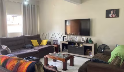 Casa Assobrada com 300m², 3 quartos com Suíte, 1 closet,  Sala, sacada e 5 Vagas de garagem
