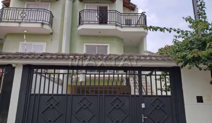 Sobrado de 195m²; com 3 Quartos , 3 suítes, 4 vagas, 5 banheiros, sacada, no Mandaqui.