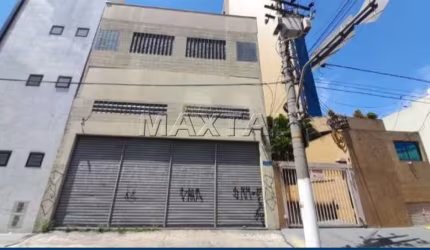 Galpão para locação em região comercial de Santana, com entrada para caminhão.