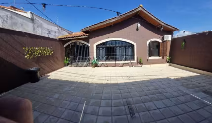 Sobrado no Bairro Jardim Do Colégio com 200m². Com 4 Dormitórios, 4 1 suíte, 2 banheiros e 4 vagas.