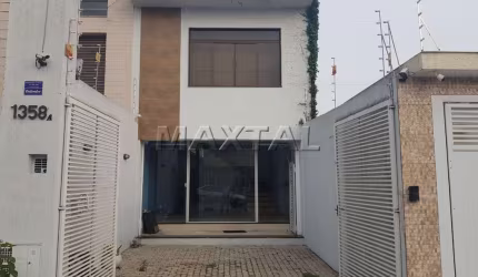 Imóvel Comercial de 140m², 4 salas, 3 banheiros, copa, ar condicionado e 2 vagas na Vila Mariia.