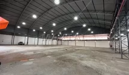 Galpão totalmente reformado com 2.600m² e 10 vagas de garagem, na Região do Jaçanã.