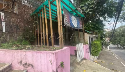 Casa comercial à venda, com 3 salas, 3 banheiros, 140m² na região da Pompéia.