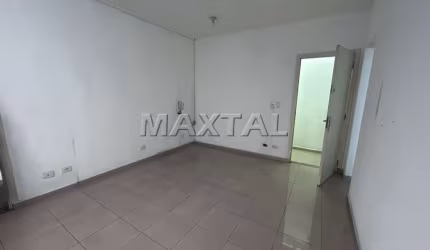Prédio comercial de 220m² para alugar em Santana, com 6 salas e  4 banheiros.
