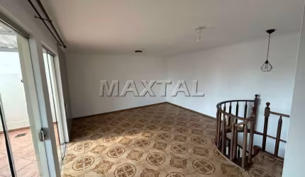Cobertura iluminada para locação, de 130m², com 2 dormitórios e 2 vagas, em Santana.