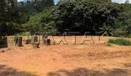 Terreno à venda em Mairiporã com 1,300 metros quadrados já desmatado com plato, todo murado.