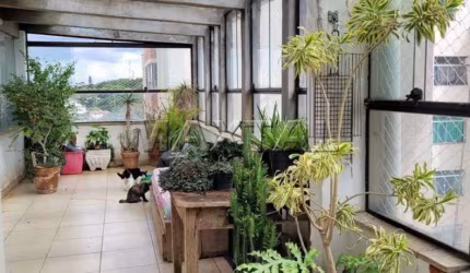 Apartamento Duplex Cobertura, com 3 dormitórios, 1 suíte, salas,  Copa e Cozinha e uma vaga.