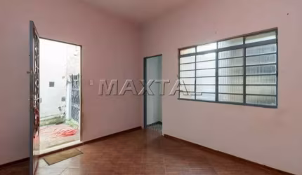 Casa Térrea de 400m²  para alugar em Perdizes, 3 dormitorios, 3 banheiros, 3 vagas e quintal.