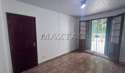 Casa para alugar de 70m² com 2 dormitórios, 1 vaga e quintal, em Santana.