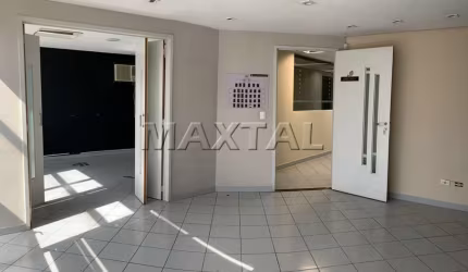 Casa Comercial para locação de 765 m², 12 Salas, 10 Vagas, no Jardim São Bento.