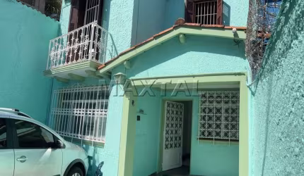 Sobrado à venda com 3 quartos, 2 vagas de garagem e varanda, na Santa Cecilia