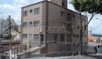 Apartamento em Santana com 2 dormitórios, sala, cozinha, banheiro e vaga de garagem.