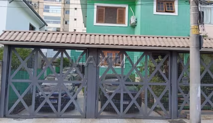 Sobrado à venda de 180m², com 5 dormitórios sendo 3 suítes e 5 vagas, em Santana.