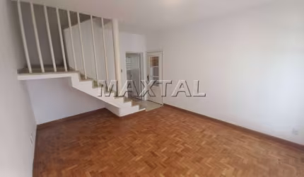 Sobrado em Santana, 120m² com 2 dormitórios, sala ampla, cozinha planejada, quintal e 1 vaga.