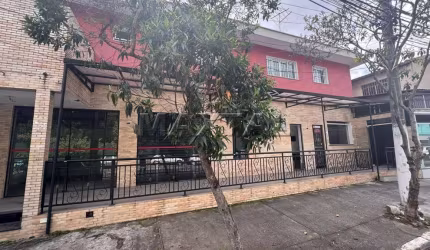 Prédio para locação com 100m² e de esquina com Av. Ida Kolb e com apartamento de 2 dormitórios.