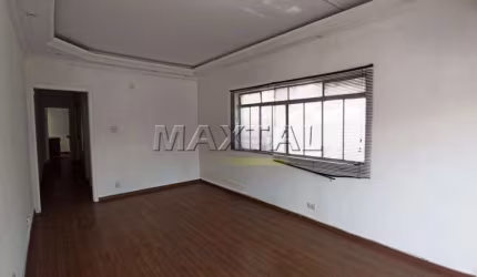 Casa comercial com 300m² no alto de Santana, 4 salas, 2 banheiros, cozinha e 2 vagas.