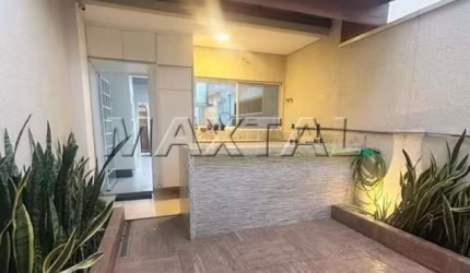 Sobrado à  venda de 171m², com 3 dormitórios e 2 vagas e portão automático, na Água Fria.