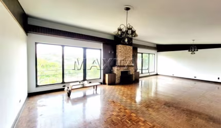Casa para locação  com varanda, 7 dormitórios, 2 suítes , 6 banheiros, 4 vagas em Perdizes