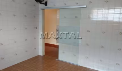 casa térrea com 2 dorm, copa cozinha com azulejo até o teto e 2 vagas local próximo a Braz leme