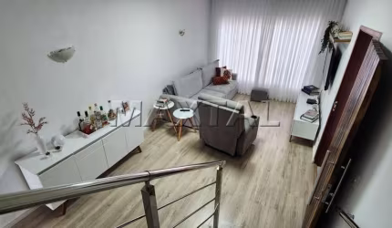 Sobrado à venda de 180m², 3 dormitórios, 1 suíte, 3 banheiros, 2 vagas, com edícula.