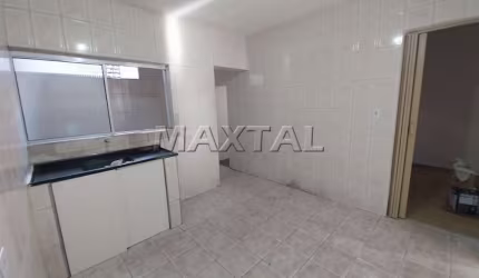 Casa para locação  de 72m², 2 dormitórios, 1 suíte e sala, no Parque Peruche,