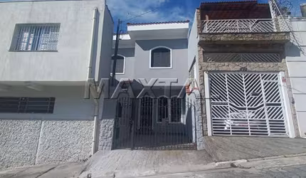 Sobrado com 2 Dormitórios, com Armários, Sala, Cozinha, Banheiro, 1 Vaga. Próximo ao Metrô