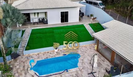 Casa 100% mobiliada financiavel de 3 dormitórios com suíte, piscina, na Praia de Fora, Palhoça SC