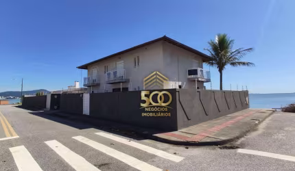Casa Residencial/Comercial á Venda, de Frente para o Mar, 350 m² Privativos, terreno com 522 m² no Balneário do Estreito - Florianópolis - SC