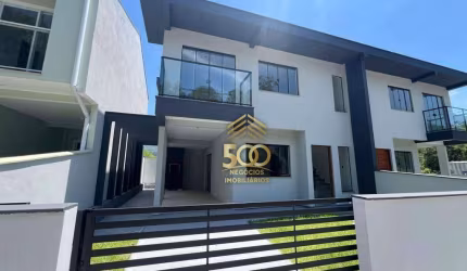 Sobrado com 3 dormitórios à venda, 101 m² por R$ 580.000,00 - Forquilhas - São José/SC