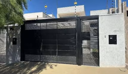 Linda casa com 3 dormitórios sendo 01 suite à venda, 150 m² por R$ 493.000 - Jardim Araucária - Maringá/PR