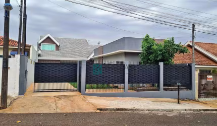 Sobrado estilo Americano com 3 dormitórios à venda, 200m² por R$ 890.000 - Jardim Montreal - Maringá/PR