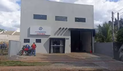 Barracão , 405 m²  Aluguel RS 7.000,00 reais  - Jardim Rebouças - Maringá/PR