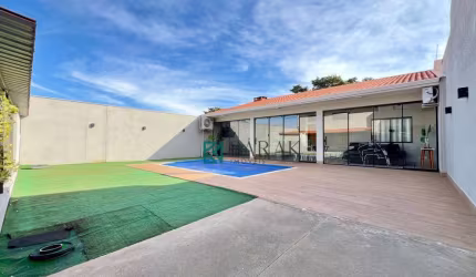 Sobrado com Edícula e área Comercial à venda, 392m² de construção por R$ 1.930.000 - Vila Vardelina - Maringá/PR