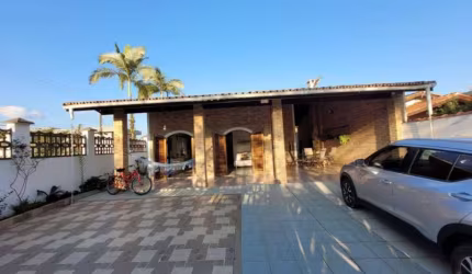 Sobrado com 5 quartos, 293m², à venda em Ubatuba, Maranduba
