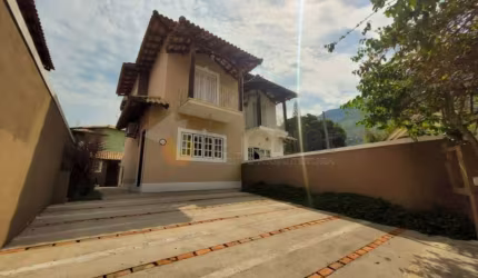 Sobrado com 2 quartos, 110m², à venda em São Sebastião, São Francisco da Praia