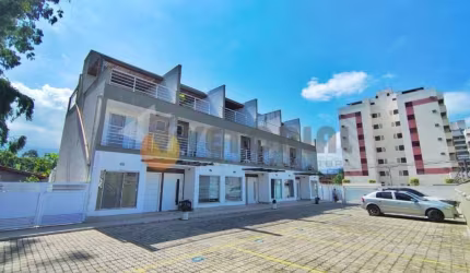 Triplex à venda na Massaguaçu apenas 60 metros da praia com 3 dormitórios- Caraguatatuba SP