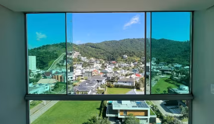 Apartamento diferenciando na Praia Brava