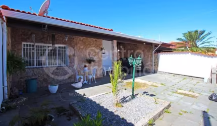 CASA à venda com 2 quartos em Peruíbe, no bairro Maria H Novaes